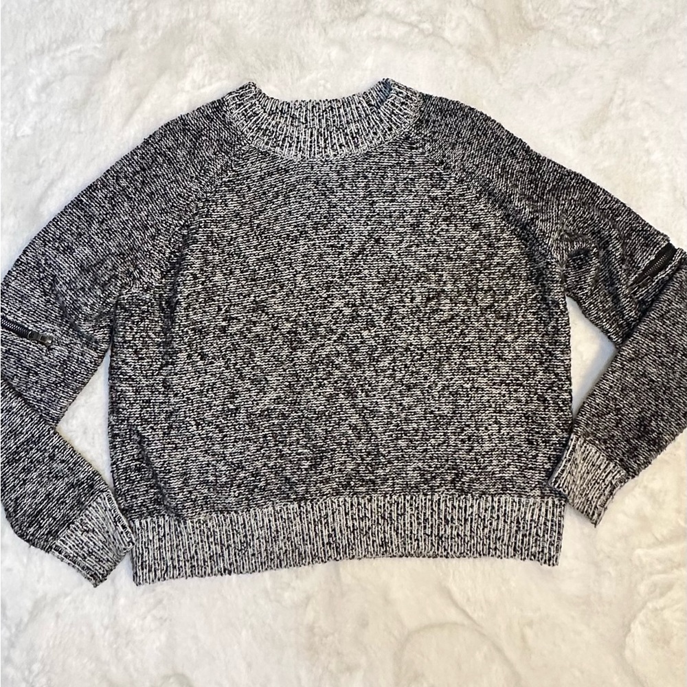 Brand Between you and me. Grey Sweater